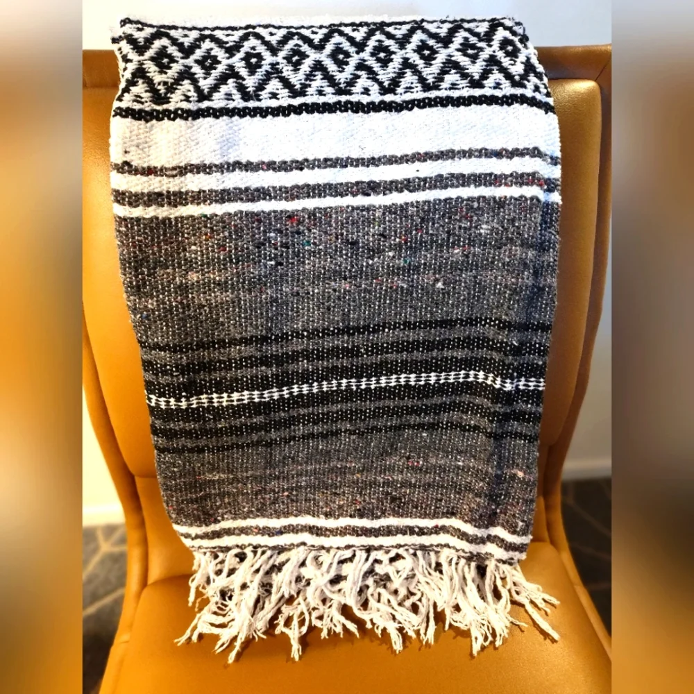 🆕Handmade Aztec Designed Throw Blanket - Multicolor